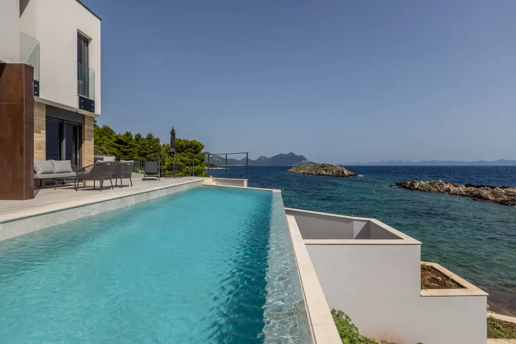 Seaside Retreat Villa with Pool, Potomje