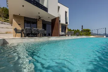 Seaside Retreat Villa with Pool, Potomje