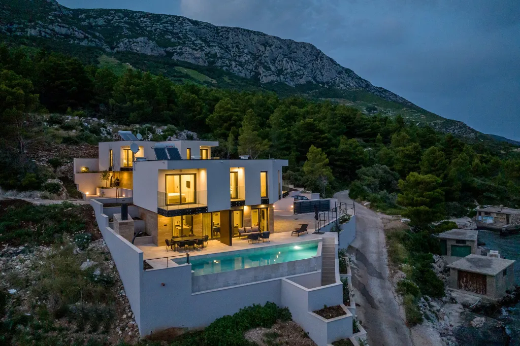 Seaside Retreat Villa with Pool, Potomje