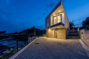 Seaside Retreat Villa with Pool, Potomje