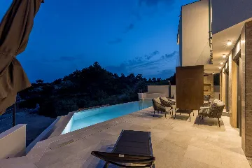 Seaside Retreat Villa with Pool, Potomje