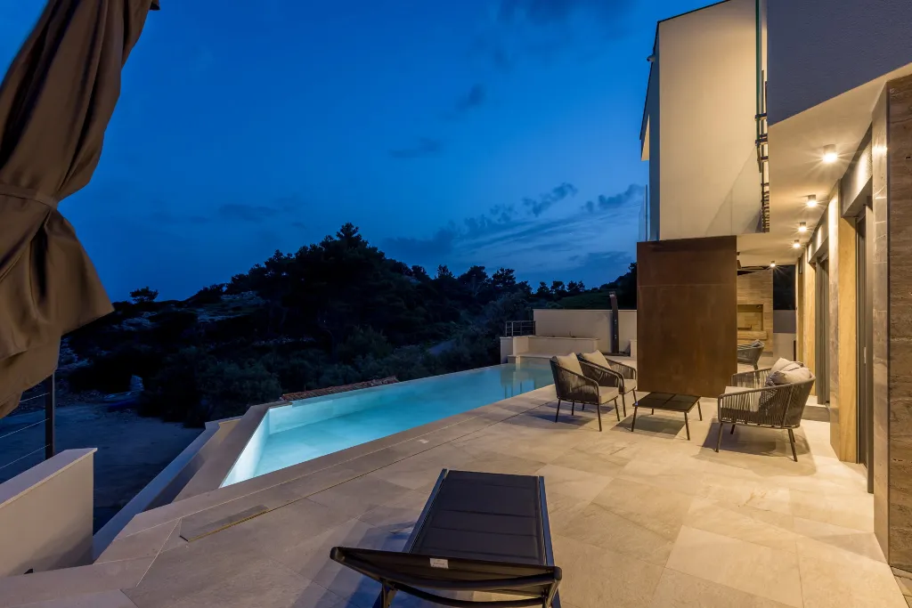 Seaside Retreat Villa with Pool, Potomje
