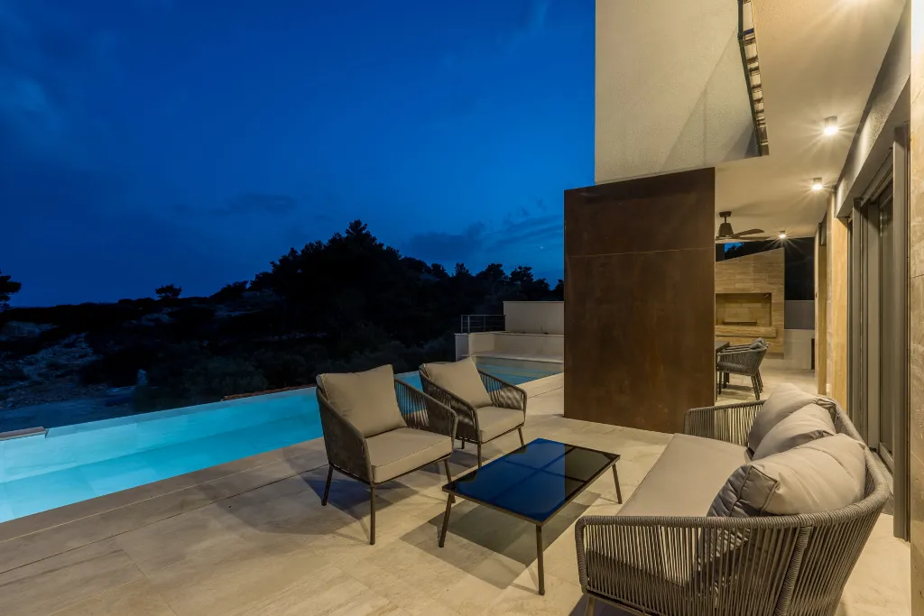 Seaside Retreat Villa with Pool, Potomje