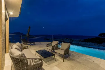 Seaside Retreat Villa with Pool, Potomje