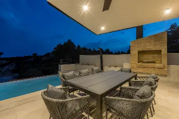 Seaside Retreat Villa with Pool, Potomje