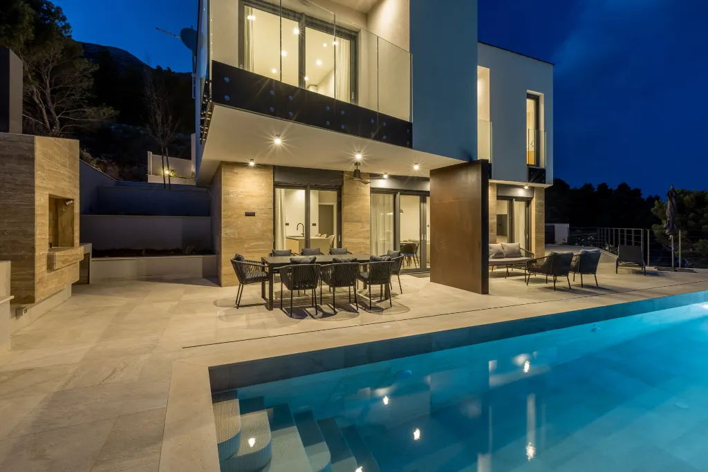 Seaside Retreat Villa with Pool, Potomje
