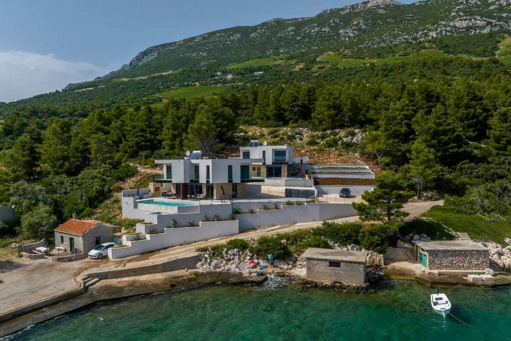 Seaside Retreat Villa with Pool, Potomje