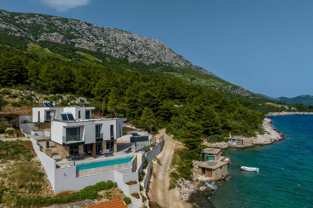 Seaside Retreat Villa with Pool, Potomje