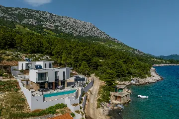 Seaside Retreat Villa with Pool, Potomje