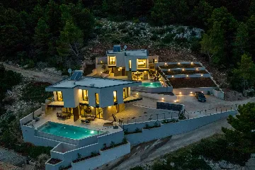 Seaside Retreat Villa with Pool, Potomje