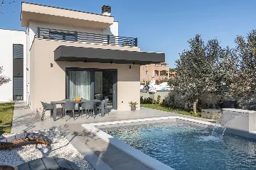Contemporary Villa with Pool in Premantura