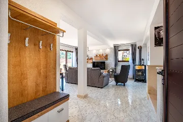 Contemporary Villa with Pool in Selca