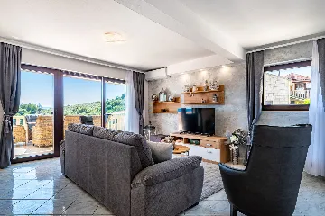 Contemporary Villa with Pool in Selca