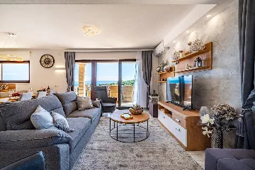 Contemporary Villa with Pool in Selca