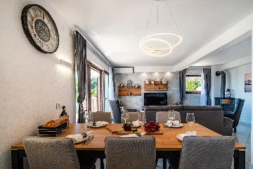 Contemporary Villa with Pool in Selca