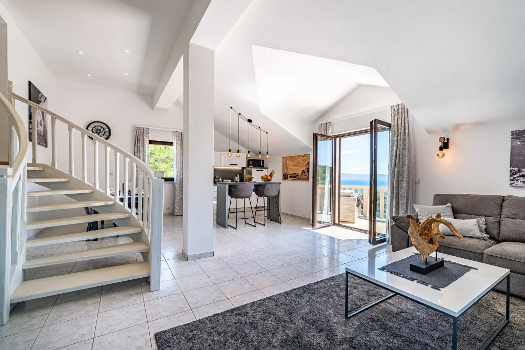 Contemporary Villa with Pool in Selca
