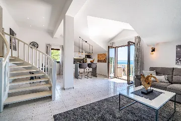 Contemporary Villa with Pool in Selca