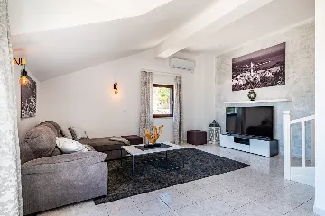 Contemporary Villa with Pool in Selca