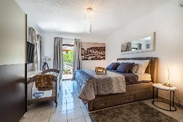 Contemporary Villa with Pool in Selca