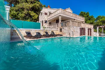 Contemporary Villa with Pool in Selca