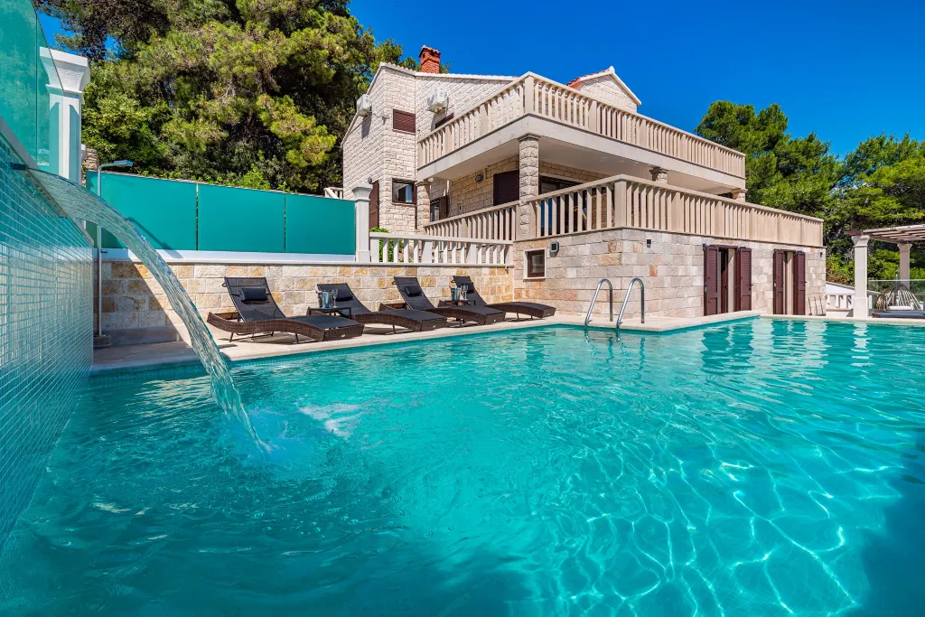 Contemporary Villa with Pool in Selca