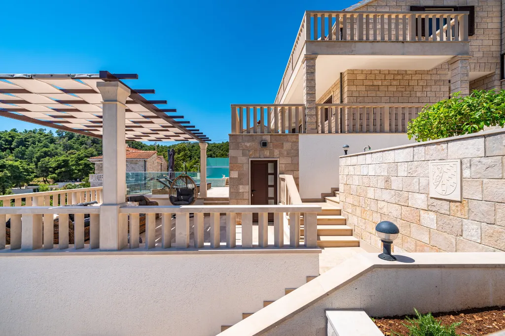 Contemporary Villa with Pool in Selca