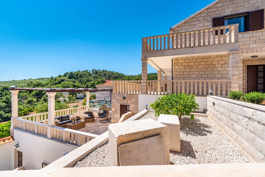 Contemporary Villa with Pool in Selca