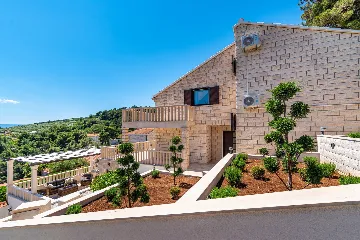 Contemporary Villa with Pool in Selca