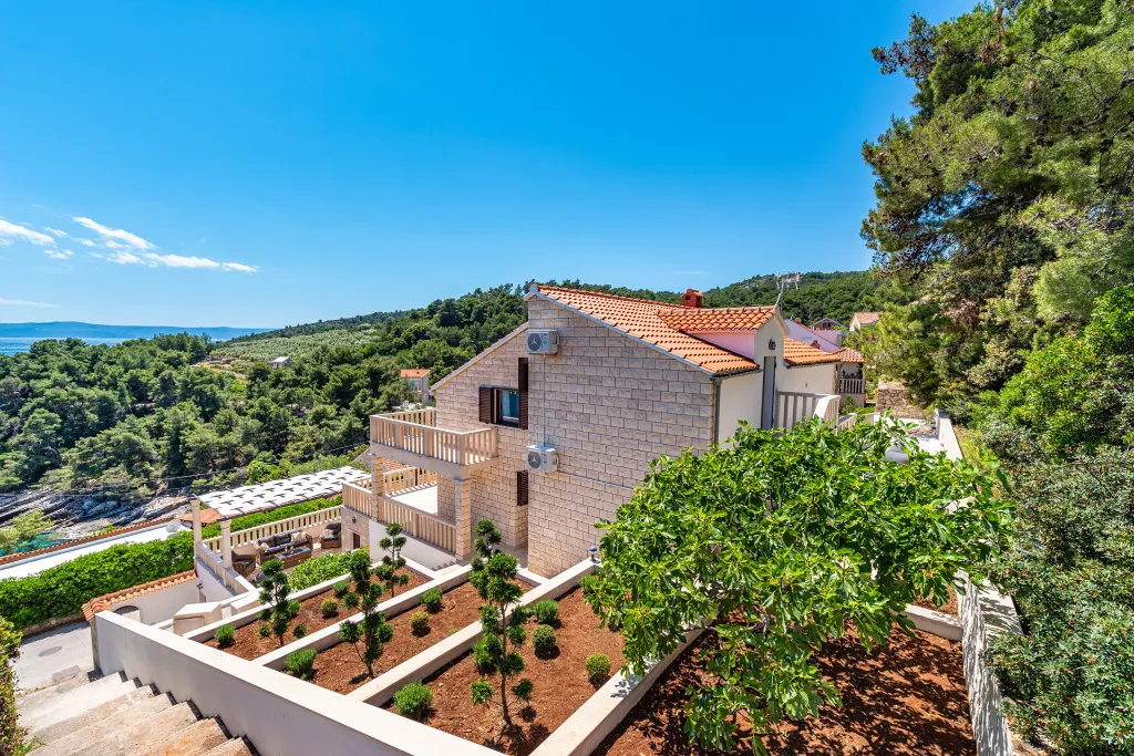 Contemporary Villa with Pool in Selca