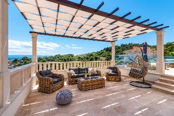 Contemporary Villa with Pool in Selca