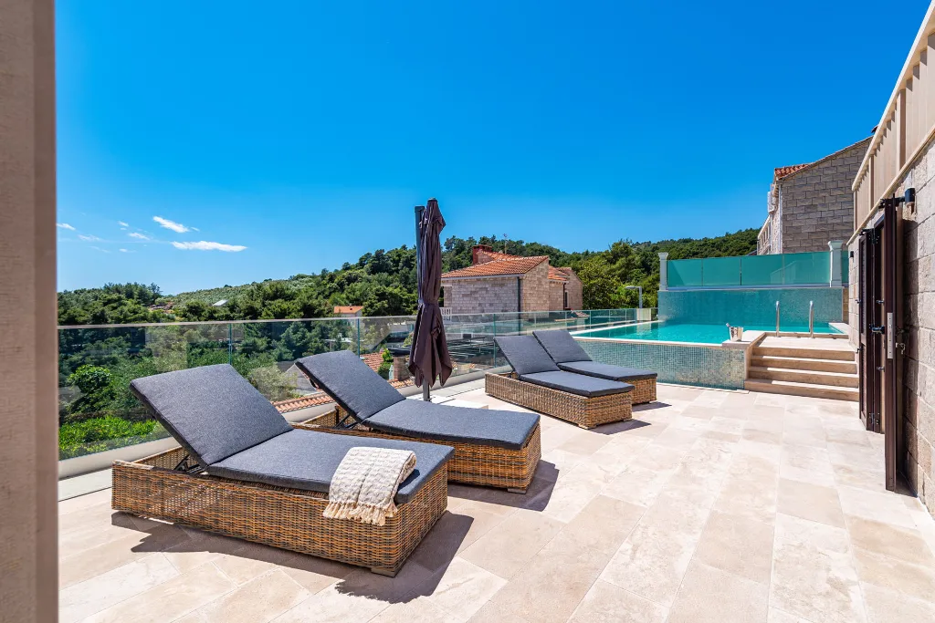 Contemporary Villa with Pool in Selca