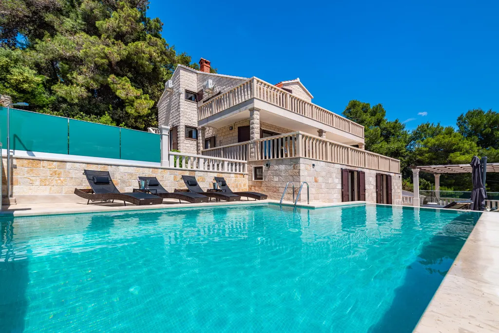 Contemporary Villa with Pool in Selca