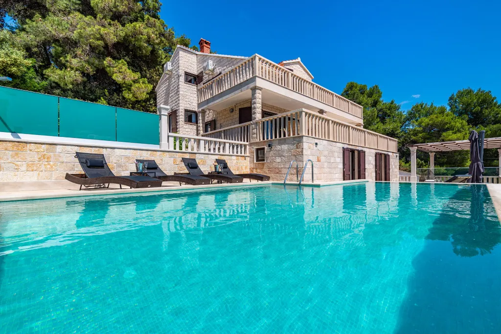 Contemporary Villa with Pool in Selca