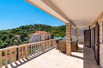 Contemporary Villa with Pool in Selca