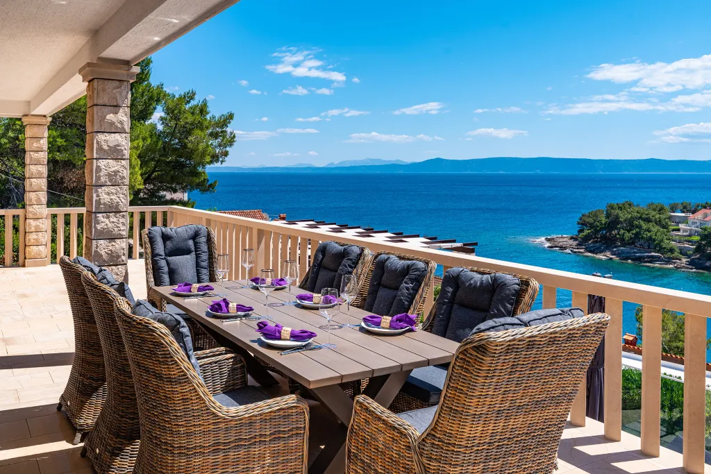 Contemporary Villa with Pool in Selca