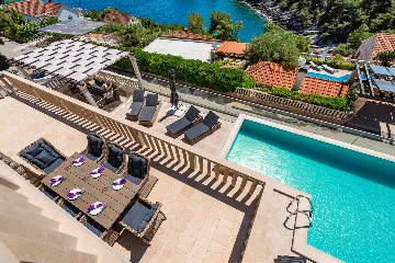 Contemporary Villa with Pool in Selca