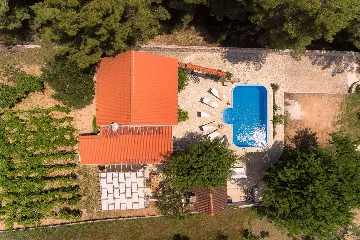 Seaside Family Villa with Pool in Bol