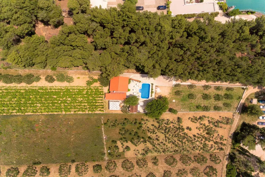 Seaside Family Villa with Pool in Bol