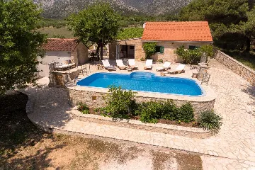 Seaside Family Villa with Pool in Bol