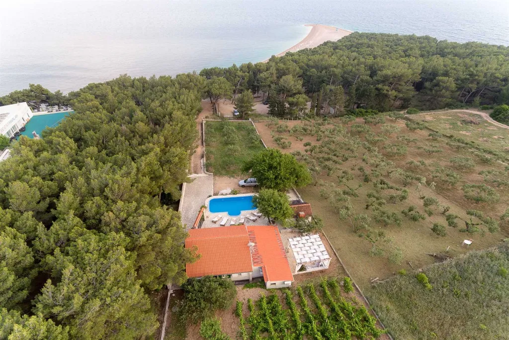 Seaside Family Villa with Pool in Bol