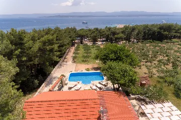 Seaside Family Villa with Pool in Bol