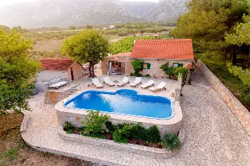 Seaside Family Villa with Pool in Bol