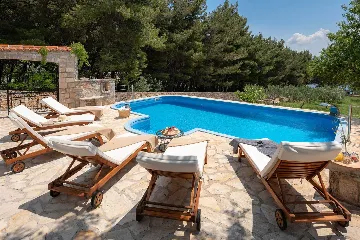 Seaside Family Villa with Pool in Bol
