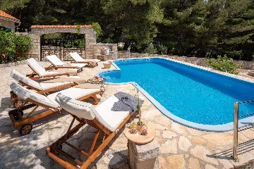 Seaside Family Villa with Pool in Bol