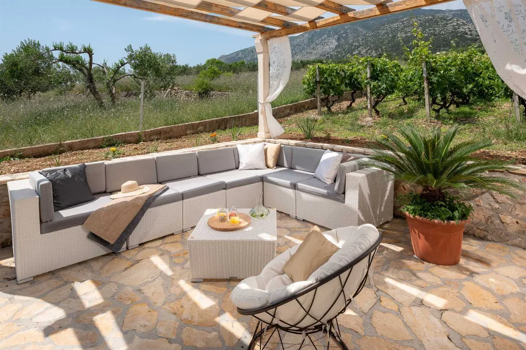 Seaside Family Villa with Pool in Bol