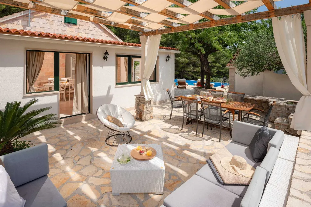 Seaside Family Villa with Pool in Bol