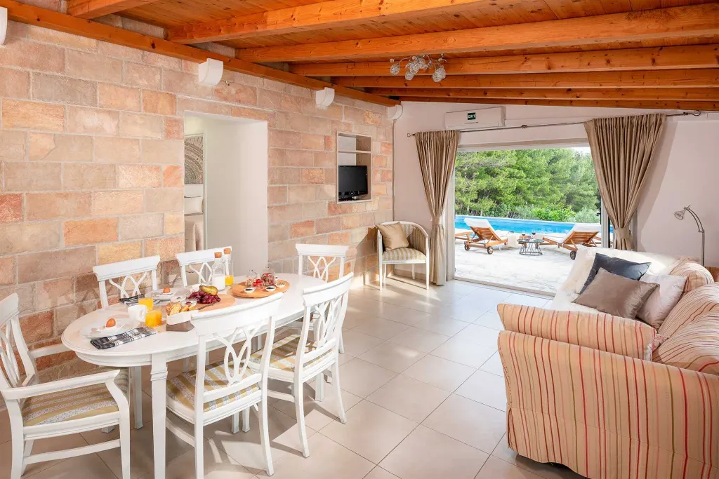 Seaside Family Villa with Pool in Bol