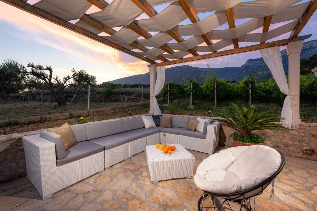 Seaside Family Villa with Pool in Bol