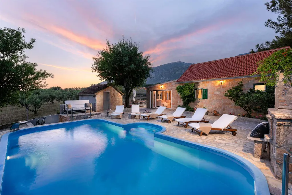 Seaside Family Villa with Pool in Bol