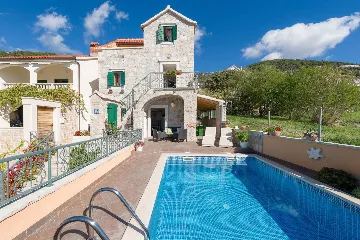 Seaside Villa Retreat with Pool, Bol